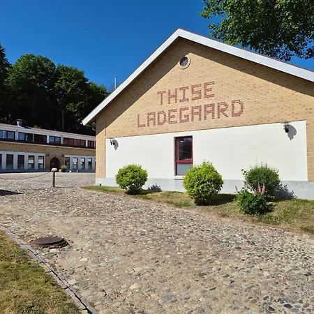 Thise Ladegaard Хостел *