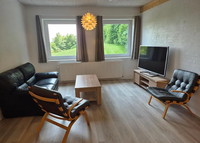 Thise Ladegaard Хостел *