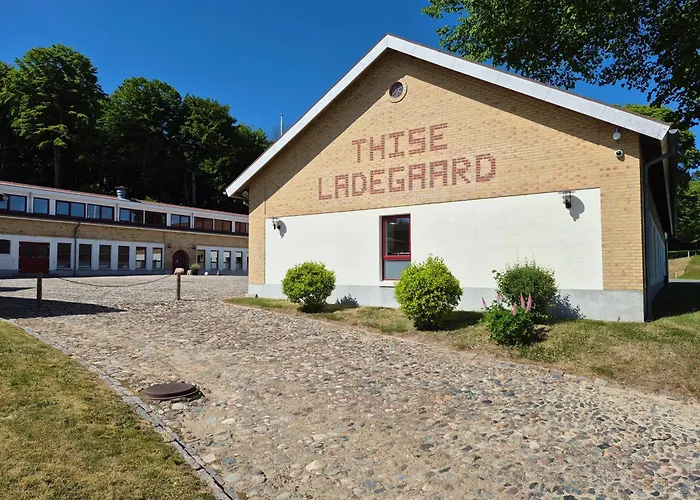 Thise Ladegaard Хостел *