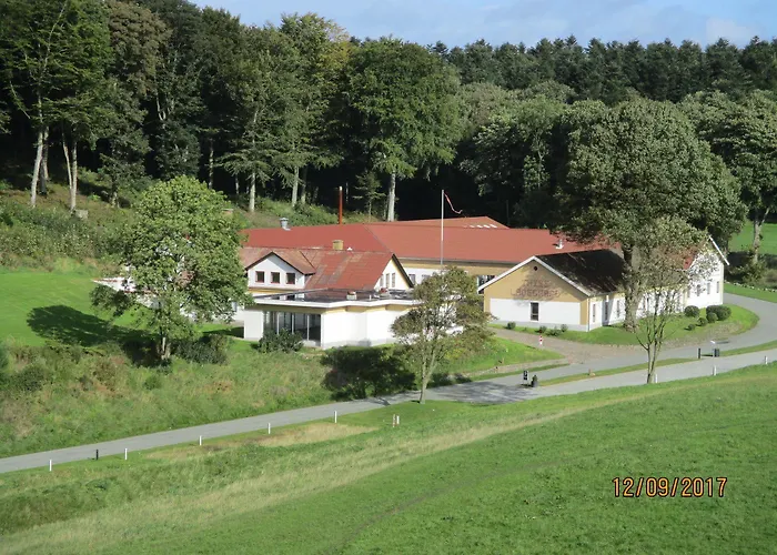 Thise Ladegaard Хостел Manna